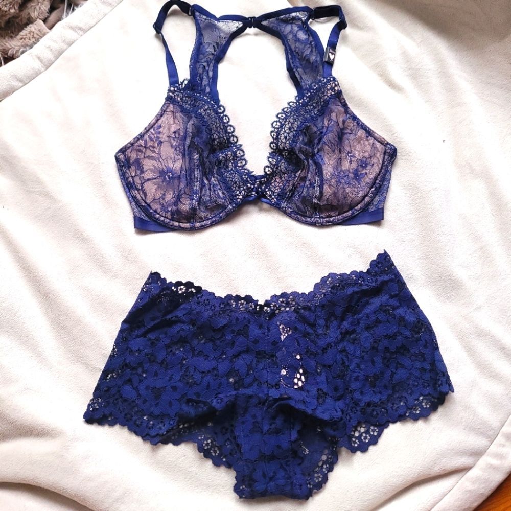 🍒NWT🍒 VS VERY SEXY UNLINED PLUNGE BRA + PANTY SET